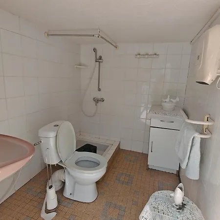 Charmante Maison De Village A Avec Jardin Et Climatisation - Fr-1-732-110 *