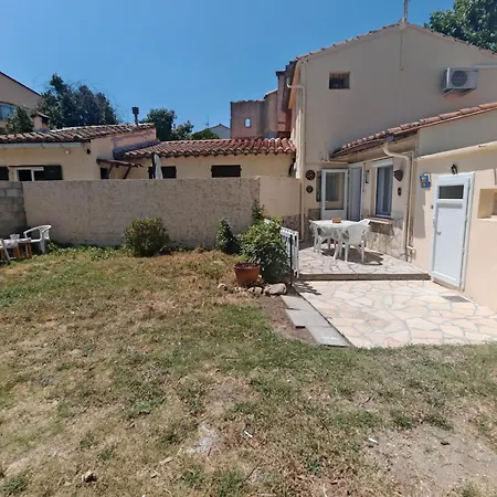 Charmante Maison De Village A Avec Jardin Et Climatisation - Fr-1-732-110 *