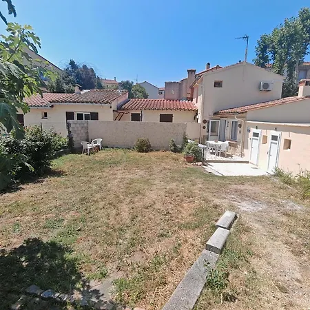 Charmante Maison De Village A Avec Jardin Et Climatisation - Fr-1-732-110 *
