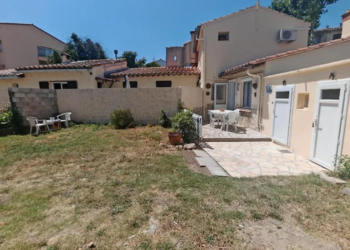 Charmante Maison De Village A Avec Jardin Et Climatisation - Fr-1-732-110 *