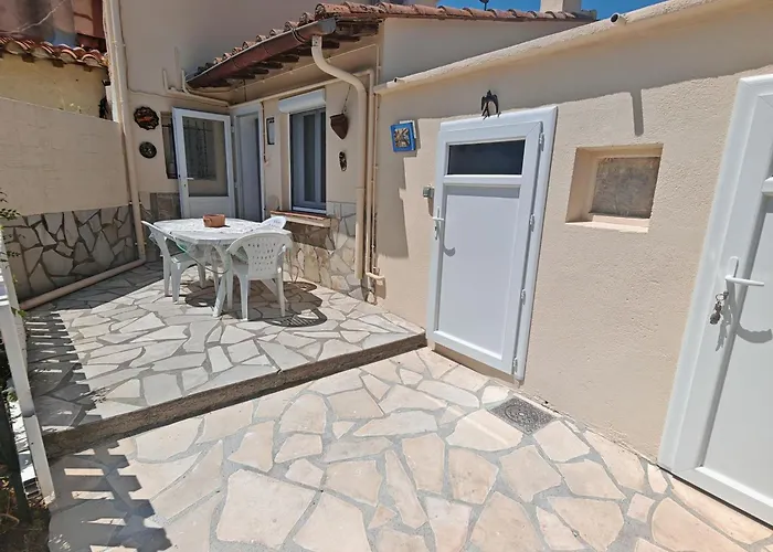 Charmante Maison De Village A Avec Jardin Et Climatisation - Fr-1-732-110 別荘